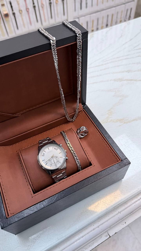 ساعت مچی مردانه اقتصادی یوفا رنگ نقره ای