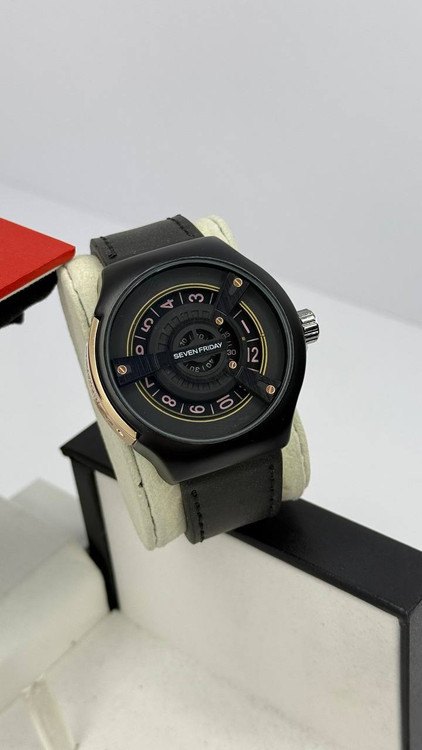 ساعت سون فرایدی با حک برند پشت قاب