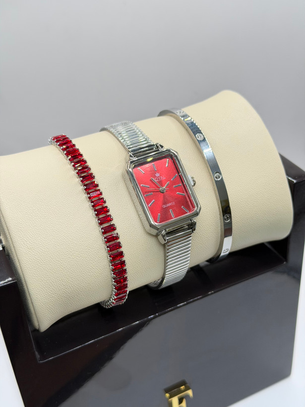 ساعت برند رویال مستطیل قرمز با دسبند کارتیه لاو نقره ای و دسبند تنیسی قرمز